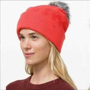 Lululemon Sherpa weave pom
Beanie